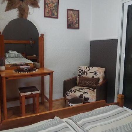 Apartman Breza Ruma Bagian luar foto